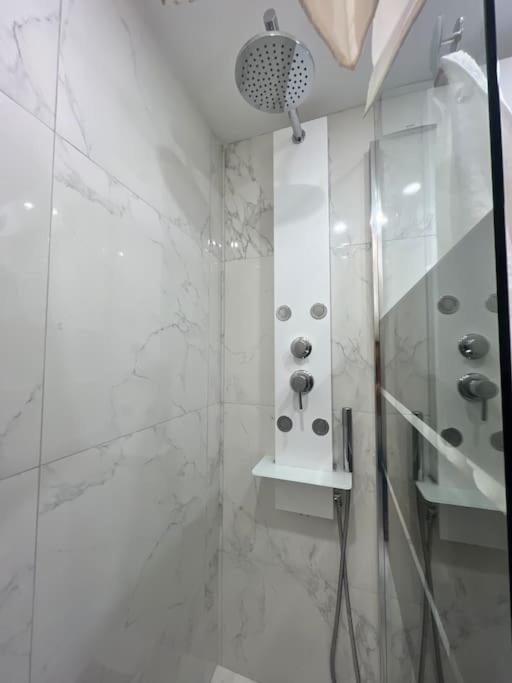 Maison Appartement Triplex Avec Jacuzzi Et Sauna Saint-Etienne  Eksteriør bilde