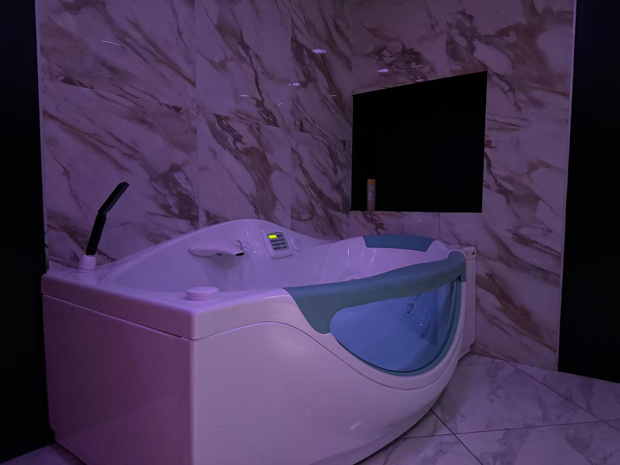 Maison Appartement Triplex Avec Jacuzzi Et Sauna Saint-Etienne  Eksteriør bilde