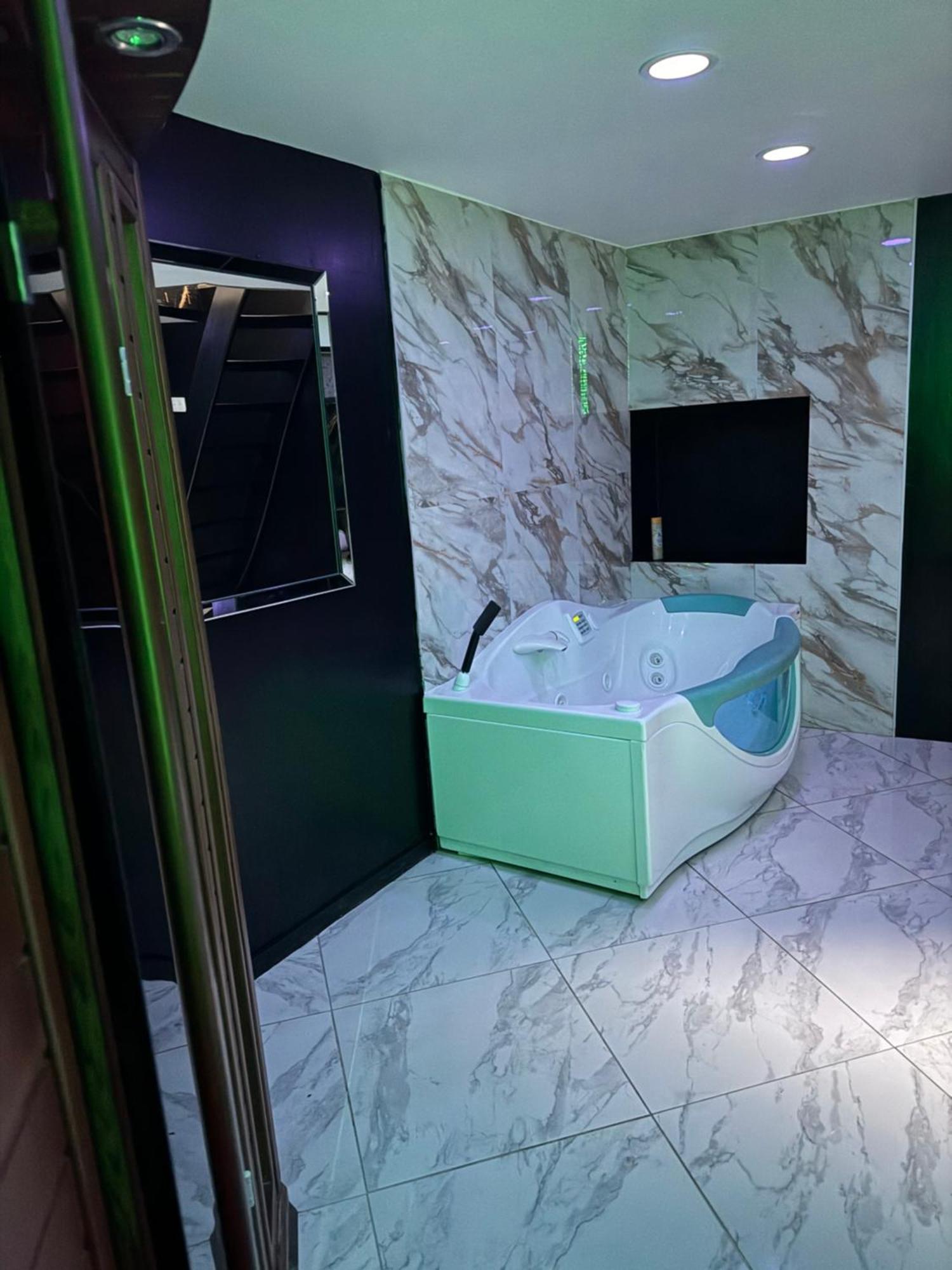 Maison Appartement Triplex Avec Jacuzzi Et Sauna Saint-Etienne  Eksteriør bilde